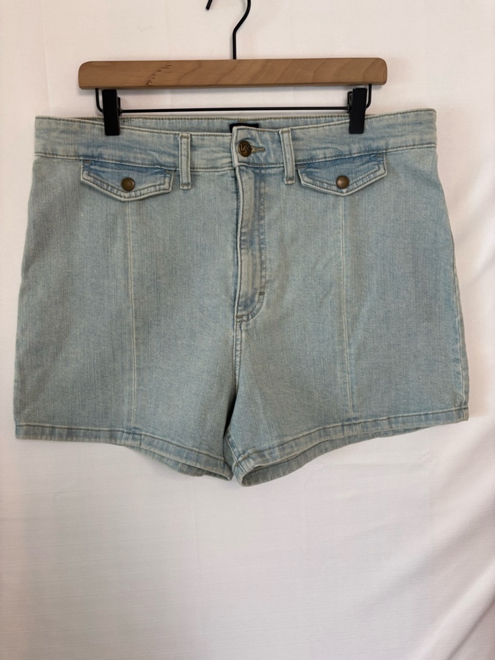 LEE Lightwash Legendary Seamed Jean Shorts Size 18